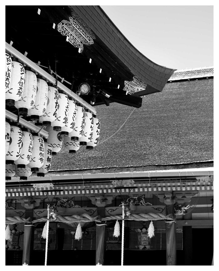 Black and white photo of traditional Japanese paper lanterns hanging at Yasaka shrine in Kyoto, Japan